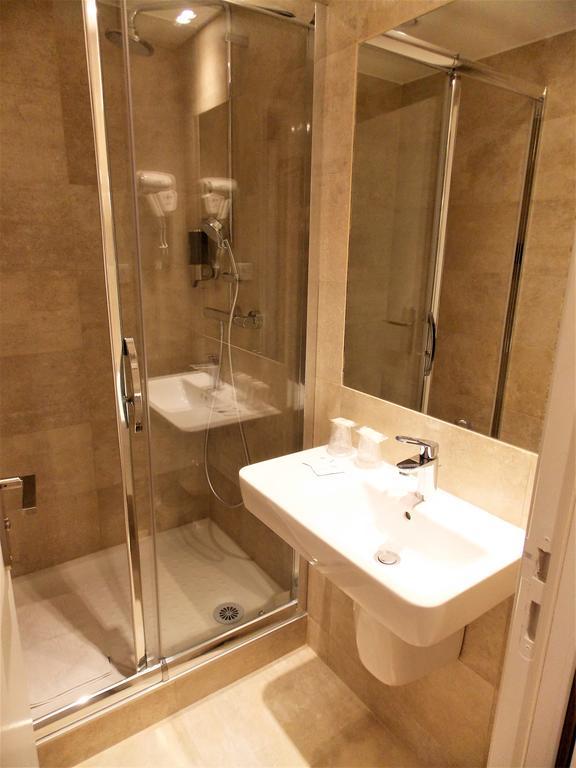 Hotel Excelsior Batignolles Parigi