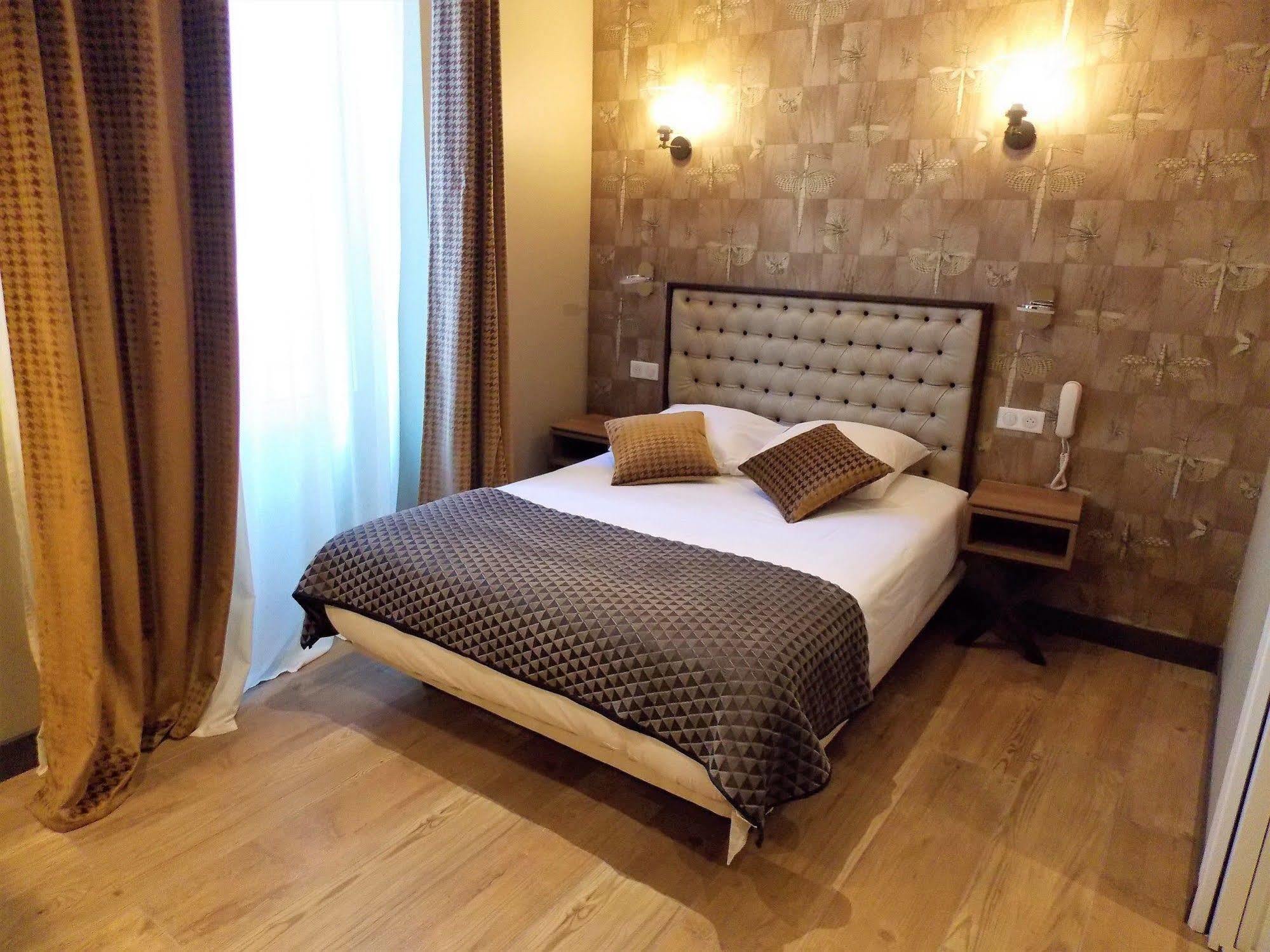 Excelsior Batignolles 3* Parigi